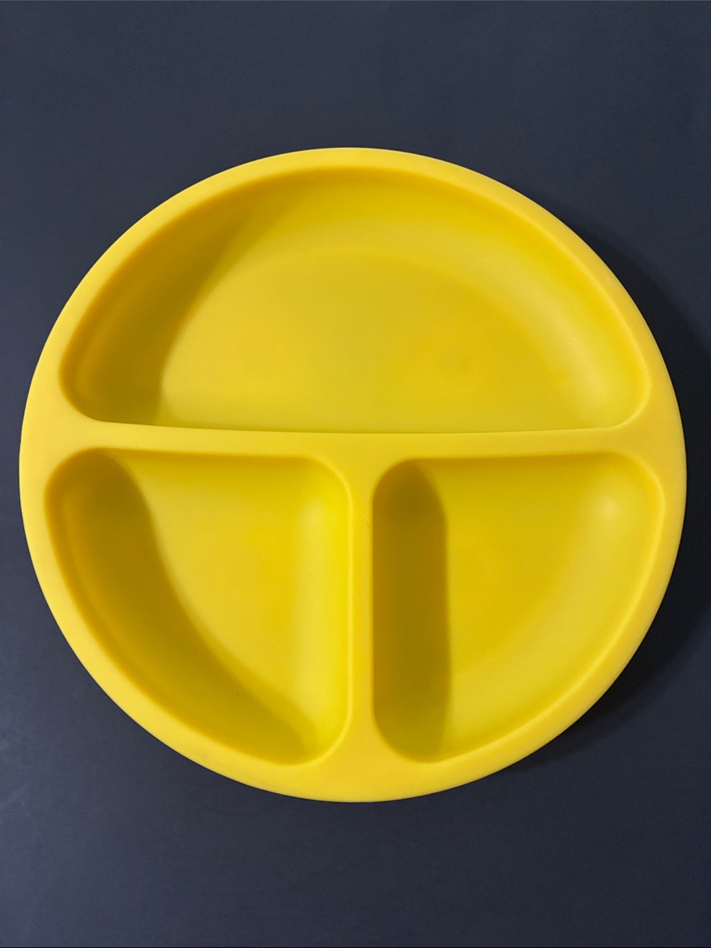Wee Sprout - 3 SILICONE PLATES ( babies/toddlers) - Picture 4 of 9